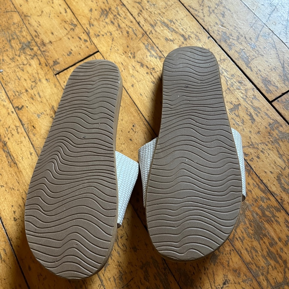 White PU reef slides - Picture 3 of 3